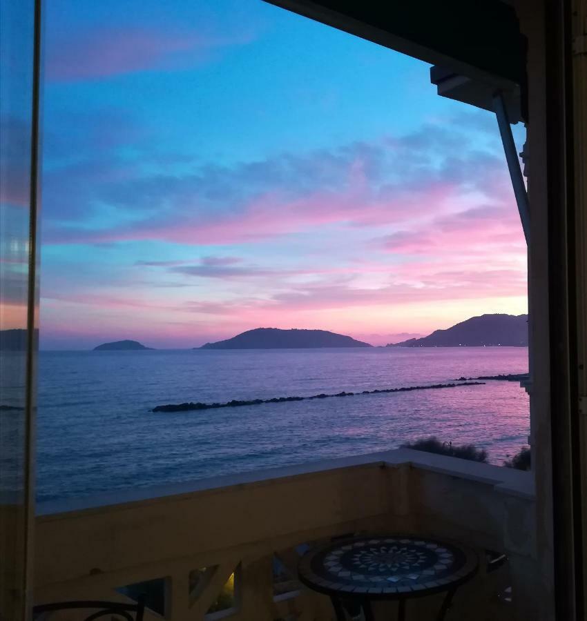Il Faro Dei Poeti Διαμέρισμα Lerici Εξωτερικό φωτογραφία
